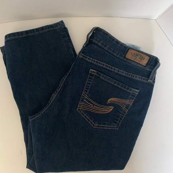 Signature Levi’s mid rise capris Sz 12 - Picture 3 of 4